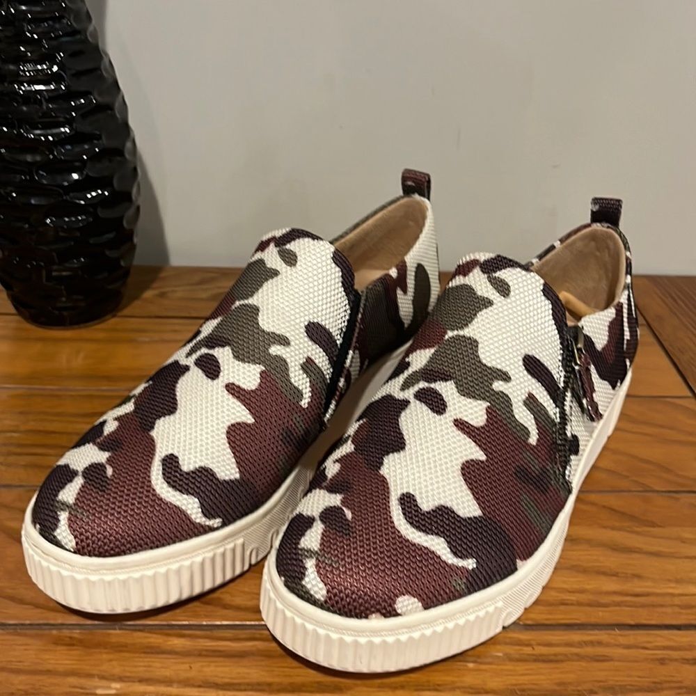 NWOT Soul Naturalizer Turner Slip On Shoes Women’s Size 10W.